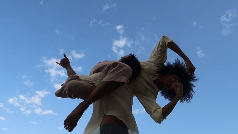 Modo Avião, espetáculo que integra dança contemporânea e Libras, estreia em Goiânia
