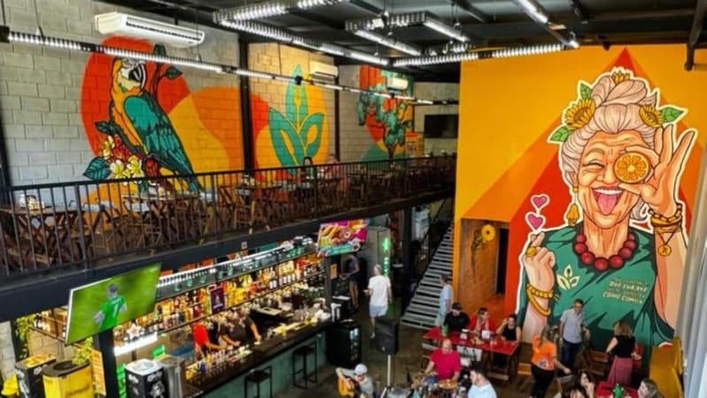 O Arvoreto recebe, no sábado, o projeto Quintal da Vovó, tem roda de samba com Poly Pimpão. O bar tem feijoada à vontade por R$ 44,90 | Foto: Carlos Freitas