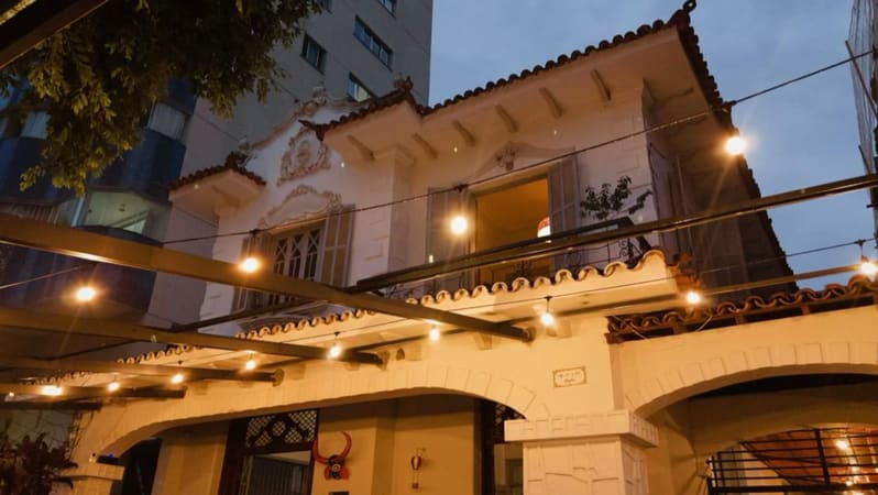 Ateliê Pizza Café Arte une gastronomia e cultura em casarão da década de 40