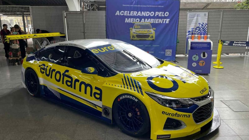 Mercado da 74, em Goiânia, recebe carro oficial da Stock Car