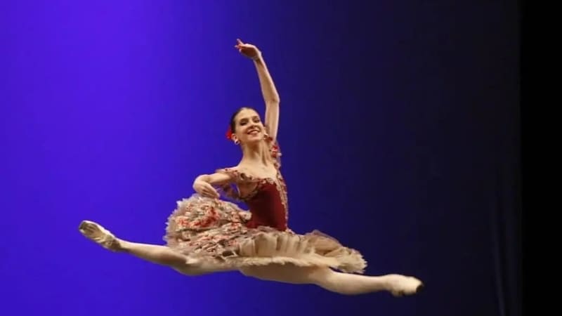 Basileu França garante 8 vagas nas finais dos dois principais festivais de balé do mundo