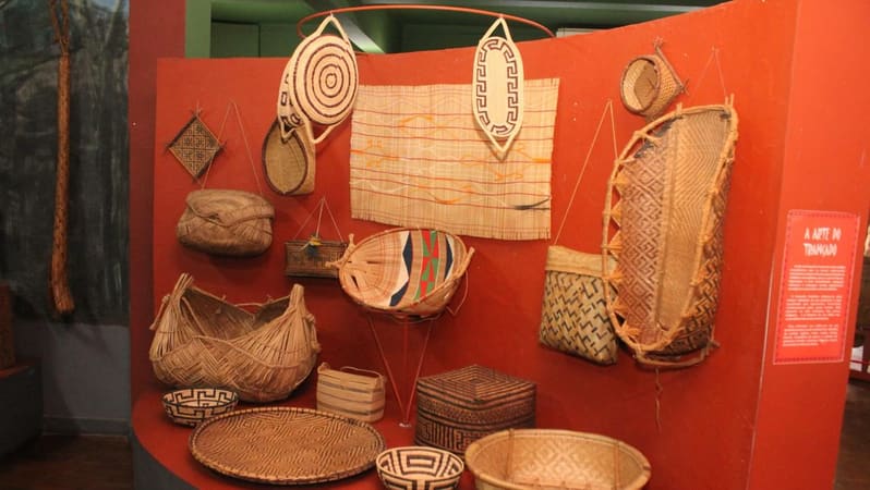 Itens de arte indígena fazem parte do acervo que passará por desinfestação especial | Foto: Secult Goiás