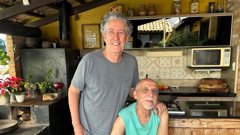 A turnê "Os Dois" segue o formato de homenagem e celebração das carreiras de Carlos Brandão e Gustavo Veiga | Foto: Divulgação