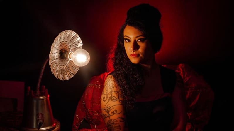 Cidade Rock homenageia mulheres com Fernanda Lira cantando Amy Winehouse