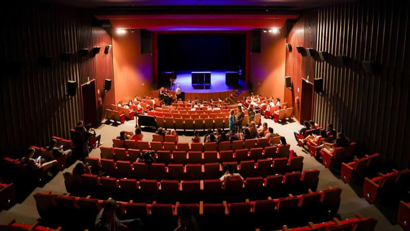 Modernização do Cine Teatro São Joaquim é entregue pelo Governo de Goiás