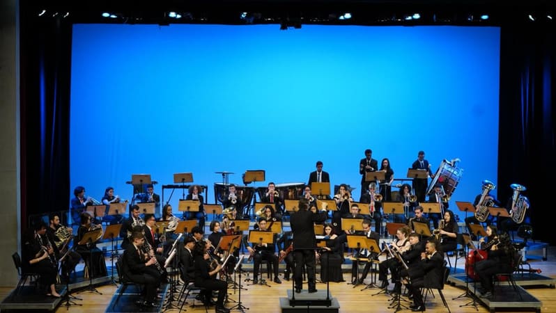 Segundo o maestro Gustavo Aprígio, o programa foi construído com peças icônicas da música de concerto americana e europeia | Foto: Cinthia Oliveira