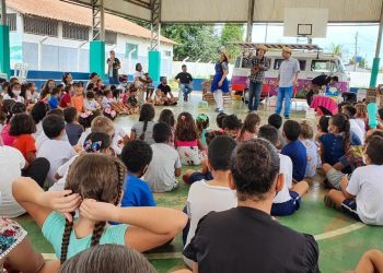 Kombiteca estreia projeto literário com roda de conversa e contação de histórias