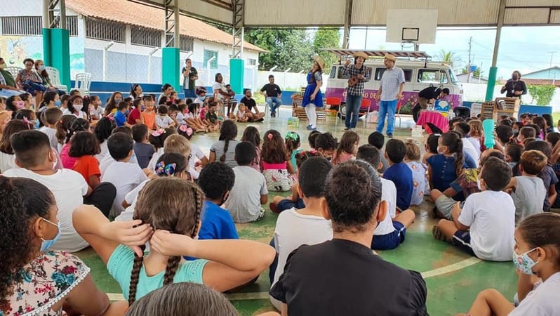 Kombiteca estreia projeto literário com roda de conversa e contação de histórias