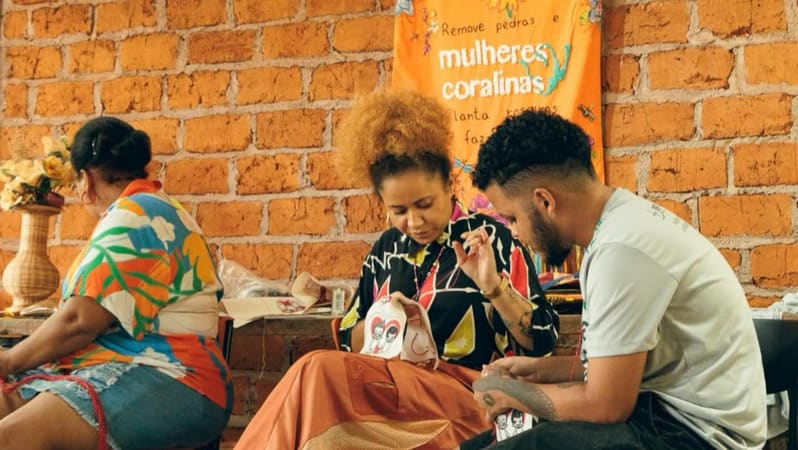 Casamento de Ronaldo Fraga celebra amor, juventude LGBTQIA+ e saberes ancestrais na cidade de Goiás