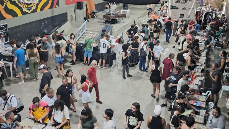 Centrão, em Goiânia, chega à 17ª edição com discotecagens e feira de discos