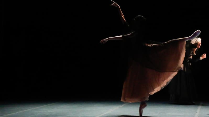 Teatro Escola Basileu França encena clássico “Romeu e Julieta”
