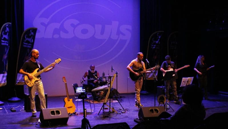 Sr. Souls leva espetáculo “Poemas contra o Capacitismo” ao Instituto Rizzo