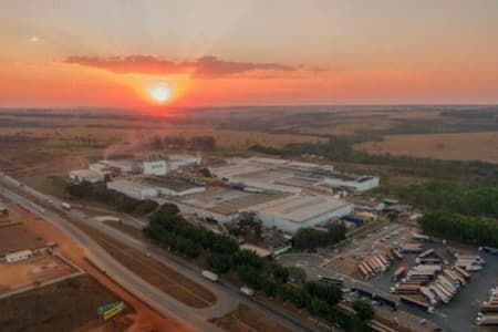 Goiás: Ambev inaugura linha e amplia produção de cerveja no Estado