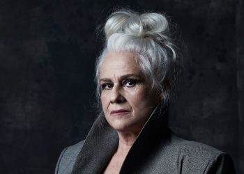 Sesc Goiás apresenta espetáculo Ficções com Vera Holtz no Teatro Goiânia