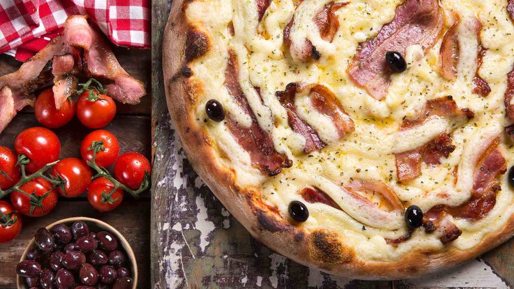 Luiz Gê leva molho de tomate, rúcula, pesto e mussarela de búfala