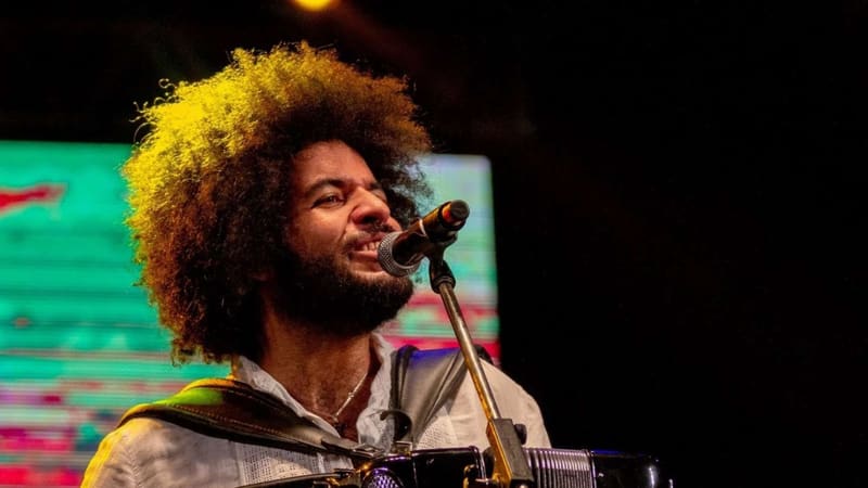 Luau da Liberdade recebe sanfoneiro Mestrinho em apresentação gratuita