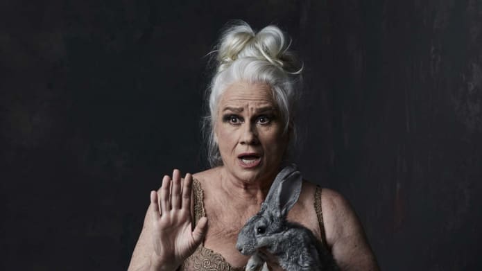 Vera Holtz retorna ao Teatro Goiânia com “Ficções”