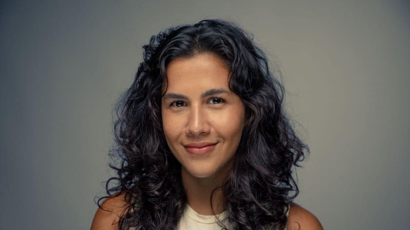 Com goiana Maria Paula Marini, filme “Um Lobo entre os Cisnes”, que estreia em todo o Brasil