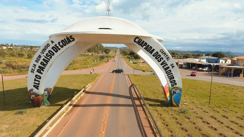 Portal de entrada da cidade de Alto Paraíso, que recebe a 1ª edição do Fórum de Patrimônio Material e Imaterial | Foto: Reprodução/Prefeitura de Alto Paraíso de Goiás