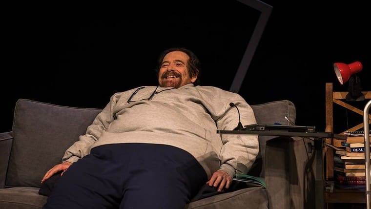 Peça A Baleia, protagonizada por José de Abreu, chega a Goiânia em setembro