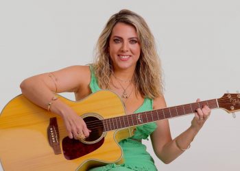 Maíra Lemos se apresenta pela 1ª vez no Luau da Liberdade
