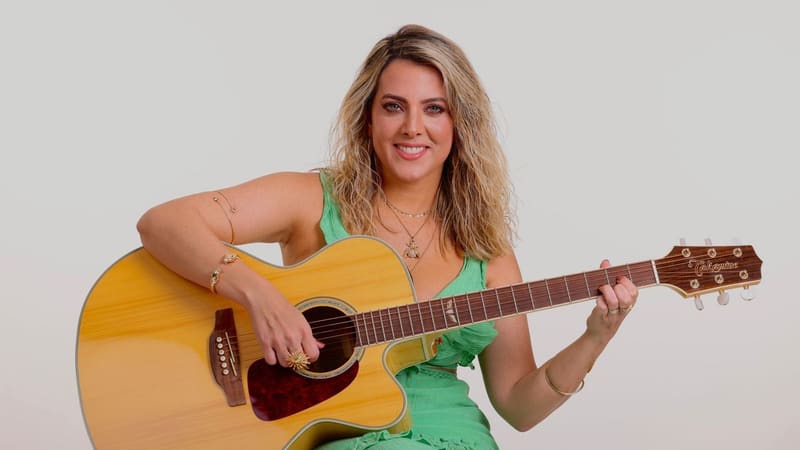 Maíra Lemos se apresenta pela 1ª vez no Luau da Liberdade
