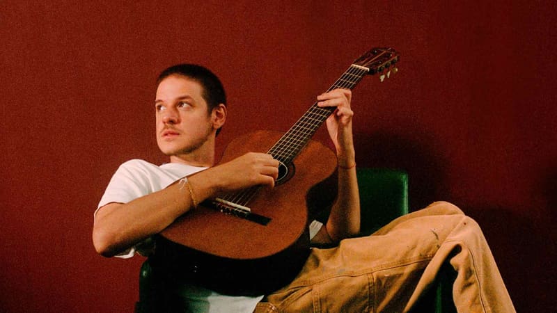 Teatro Goiânia recebe show intimista do cantor Rubel na segunda-feira (1º/9)
