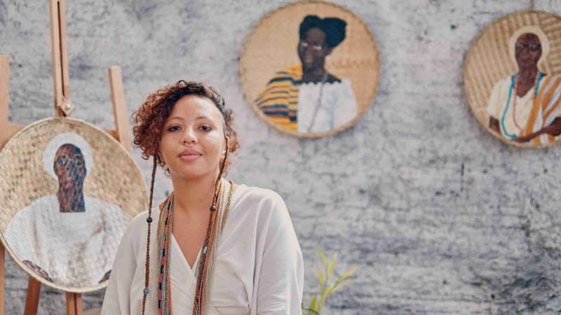 Artista visual goiana Raquel Rocha leva ao Rio de Janeiro a exposição individual “Obirin Omi - Matriarcas”