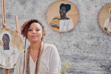 Artista visual goiana Raquel Rocha leva ao Rio de Janeiro a exposição individual “Obirin Omi - Matriarcas”
