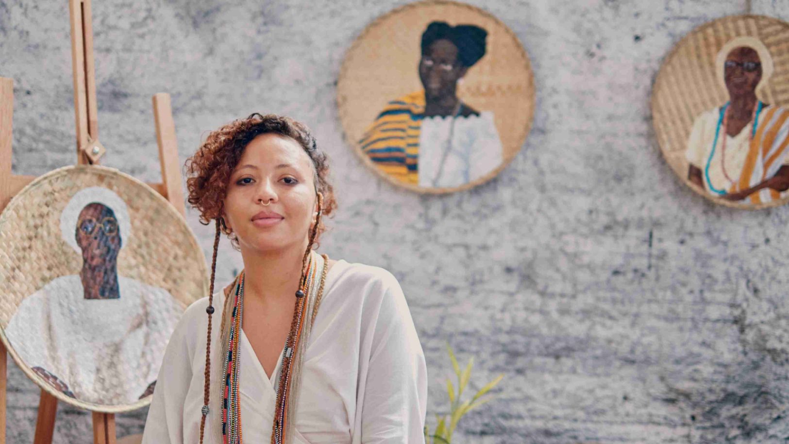 Artista visual goiana Raquel Rocha leva ao Rio de Janeiro a exposição individual “Obirin Omi - Matriarcas”