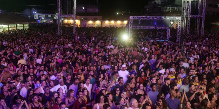 Canto da Primavera reúne 80 mil pessoas em Pirenópolis