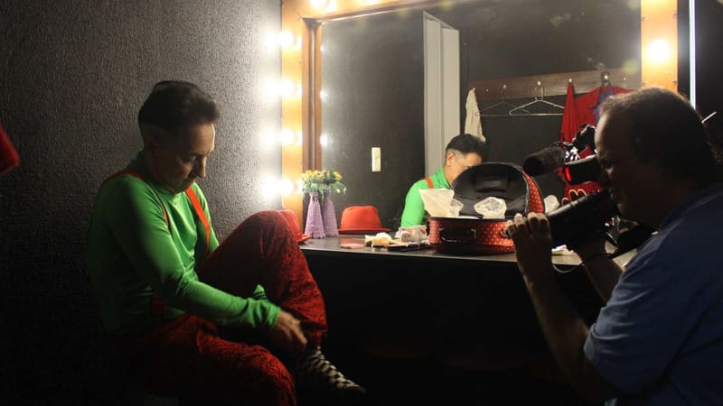 Série documental sobre a paixão do artista pelo teatro estreia em setembro