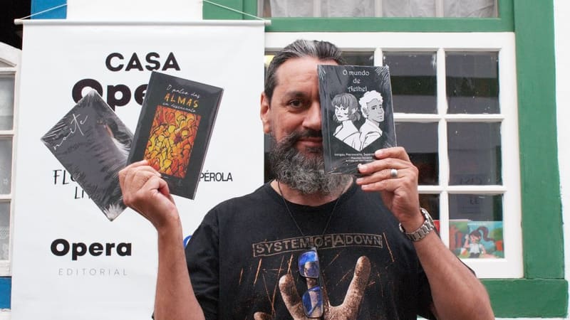 Livraria Palavrear recebe lançamento do livro O Mundo de Aethel