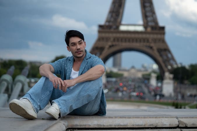 Hugo Vitti lança clipe internacional “Hero”, gravado em Paris