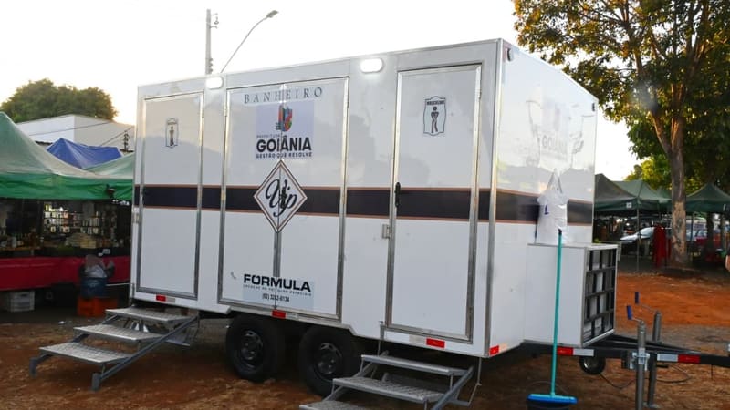 Feiras de todas as regiões de Goiânia recebem novos banheiros móveis