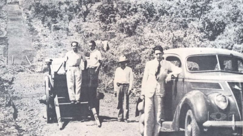 A mostra conduz o visitante pela trajetória do gestor, desde a infância até os anos após sua vida pública, reunindo fotografias originais, documentos pessoais, o diploma de prefeito de 1950 e mapas de Goiânia antiga | Foto: Secult Goiânia