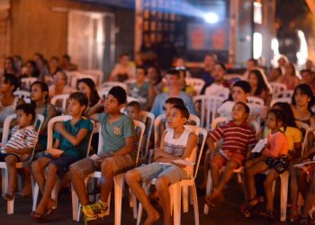 4 bairros de Goiânia recebem cinema ao ar livre