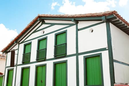 Governo de Goiás e Sesc firmam parceria para gestão do Teatro de Pirenópolis