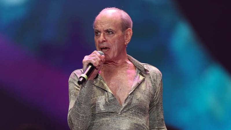 Ney Matogrosso traz show da turnê "Bloco na Rua" a Goiânia