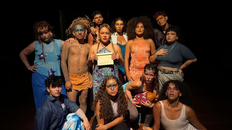 Apresentado pela Nalini Cia de Dança, “Encruzilhadas do Território” é um espetáculo resultado de três meses de trabalho da Companhia com estudantes dos cursos de Teatro e Direção de Arte da UFG | Foto: Peridot Dominique