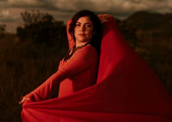 Lua Castanho lança o single “Giram Sóis” em show gratuito na Chapada dos Veadeiros