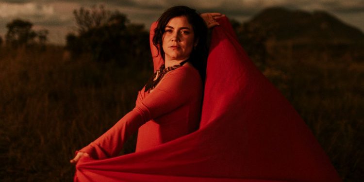 Lua Castanho lança o single “Giram Sóis” em show gratuito na Chapada dos Veadeiros