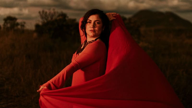 Lua Castanho lança o single “Giram Sóis” em show gratuito na Chapada dos Veadeiros