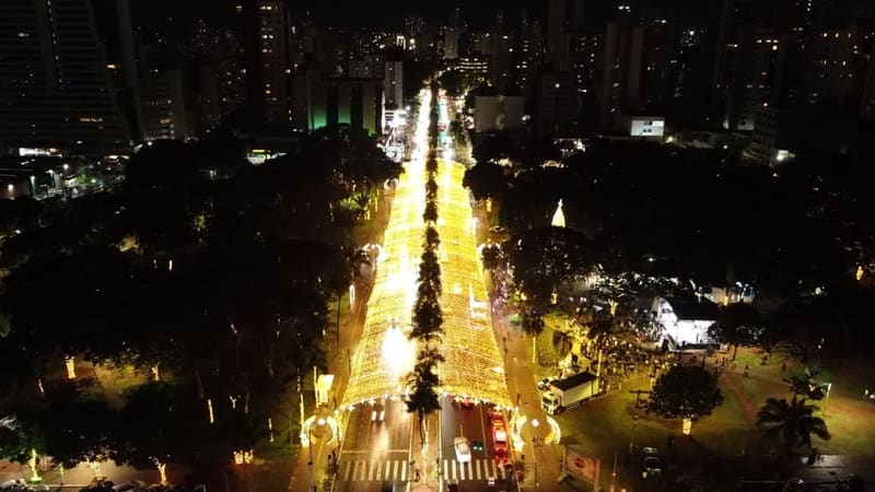 Túnel de luzes da Praça Tamandaré é inaugurado pela Prefeitura de Goiânia