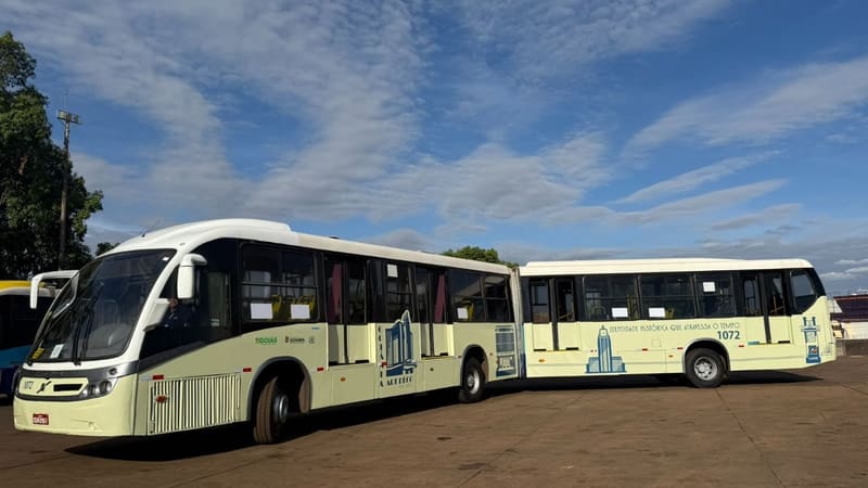 Dois veículos do transporte coletivo receberam identidade visual inspirada no Art Déco e circulam em rotas regulares da capital | Foto: CMTC