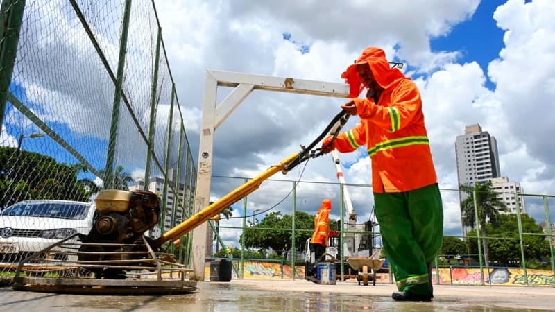 Praça do Avião passa por obras de revitalização