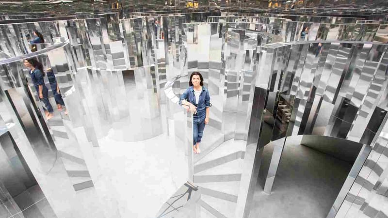 Exposição “Sou o Outro do Outro”, de Es Devlin, chega à Casa Bradesco em São Paulo