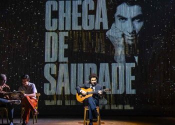 Tom Jobim Musical chega a Goiânia para 3 apresentações no Teatro Rio Vermelho
