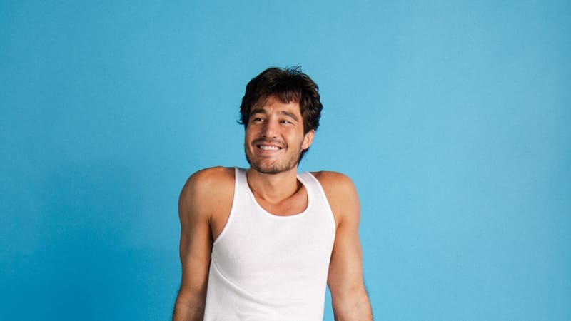 Tiago Iorc terá turnê comemorativa por 10 cidades do Brasil