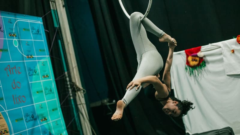 Cia Corpo na Contramão encerra projeto Todos os Sentidos com Sarau na Lua